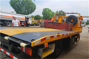 江岸区附近拖车电话号码服务